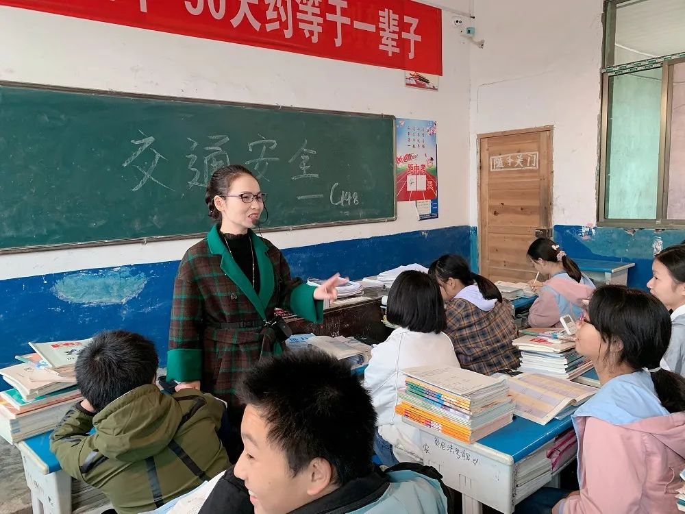 向作风顽疾亮剑,向不良作风亮剑向效能顽疾开刀