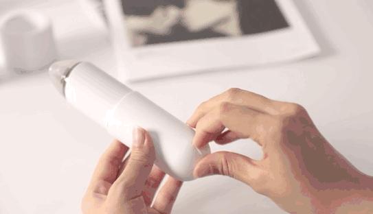 痘痘挤出的白米粒是什么,痘痘挤出来的白色乳浆是什么