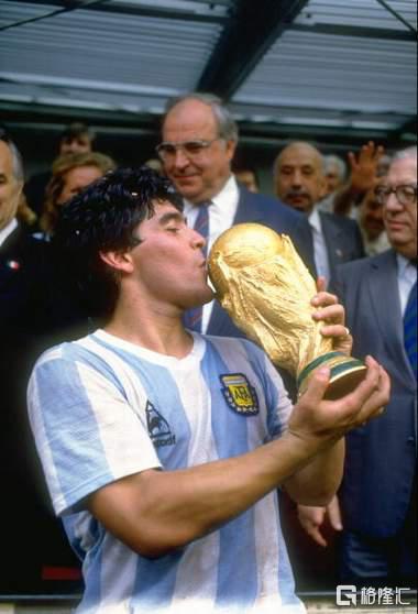 阿根廷不能没有马拉多纳，更不能没有足球