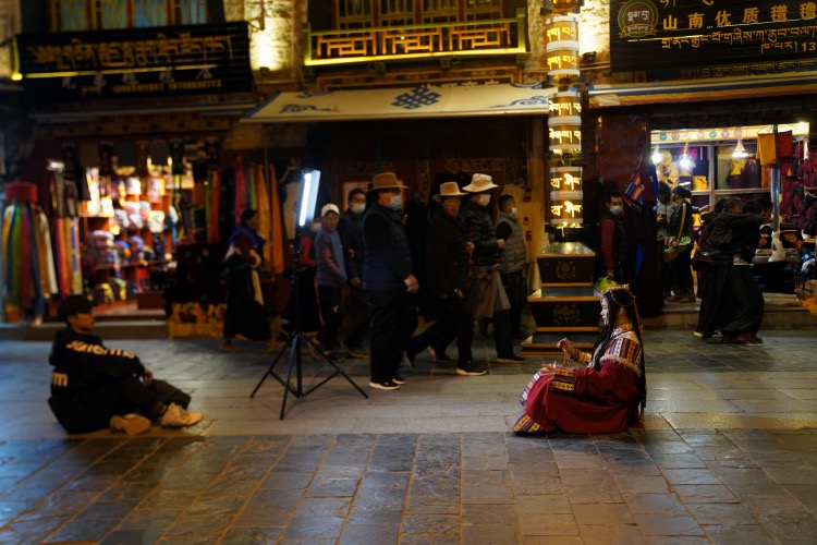 拉萨：丁真最想去的城市冬天是怎样的？