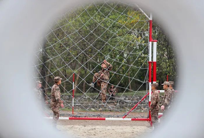 寒风中的他们完整版,寒风中他们一直在坚守