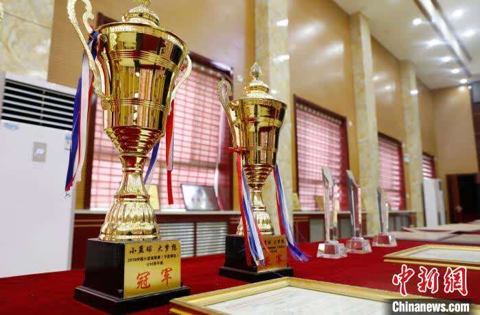 阳光照进体育场视频,阳光体育校园行