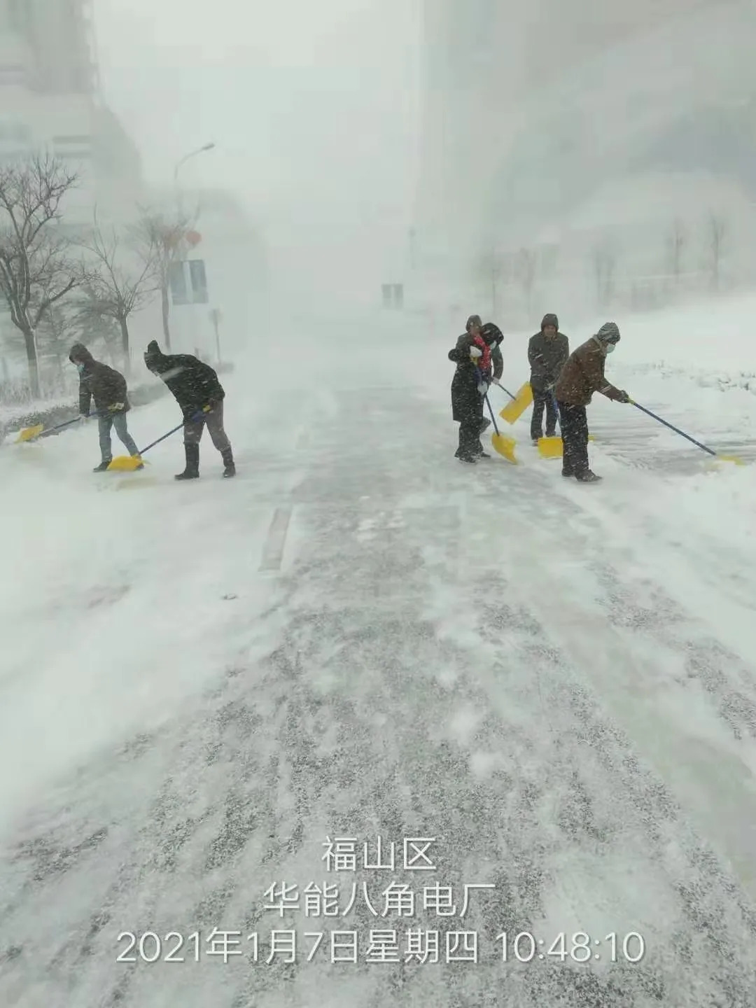 八角电厂迎战暴风雪“雪窝”里奋斗出“暖流”歌