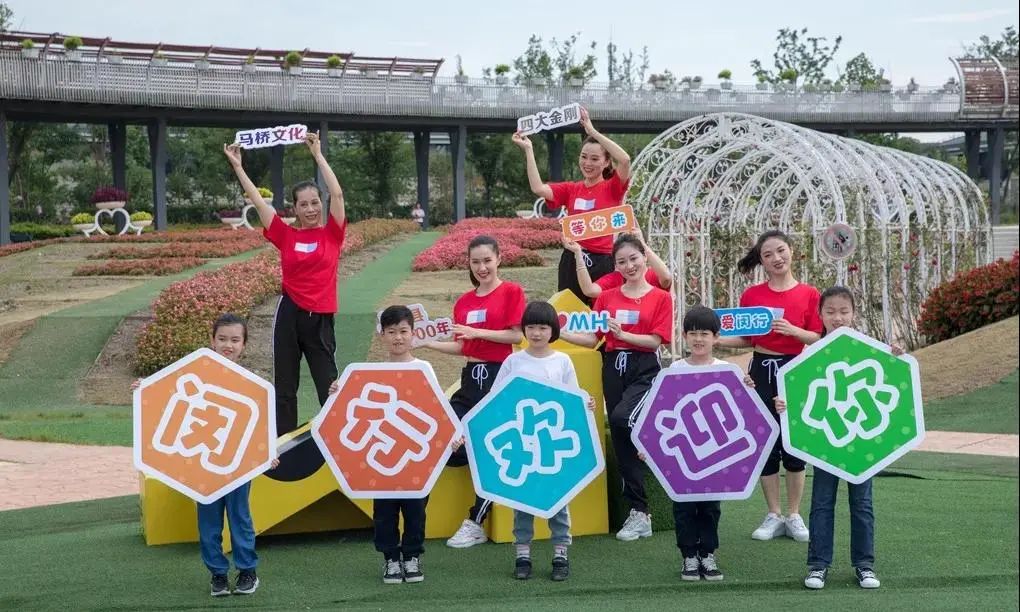 15平多功能书房兼客房一体,城市书房各有特色