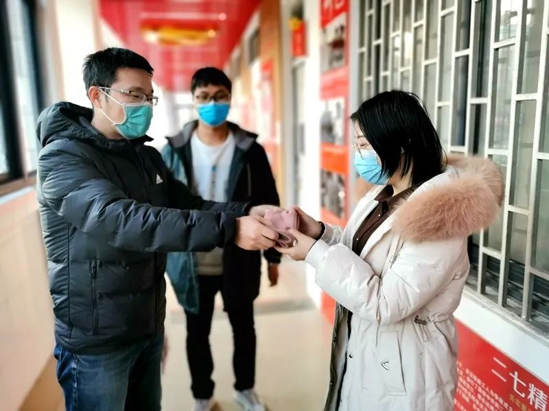 为了“暖起来”这件事儿，他们秀出了“十八般武艺”……