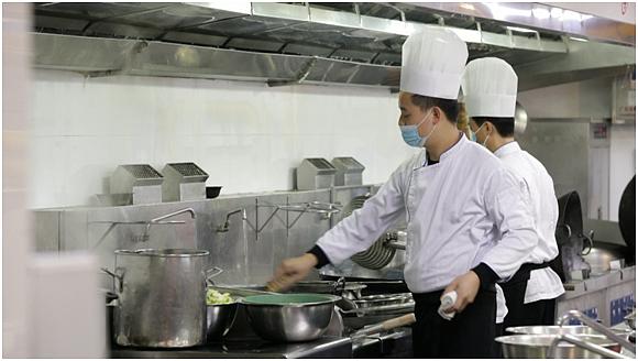 疫情期间年夜饭有新吃法,疫情期间年夜饭怎么样