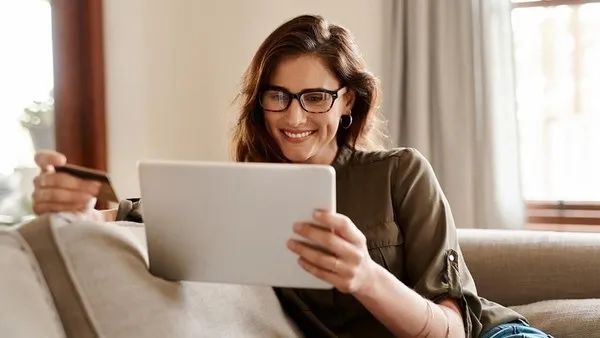 重庆新地标佛罗伦萨小镇将开业；雅高宣布2021年开业新酒店计划；阅文集团出售懒人听书股权|美通企业周刊