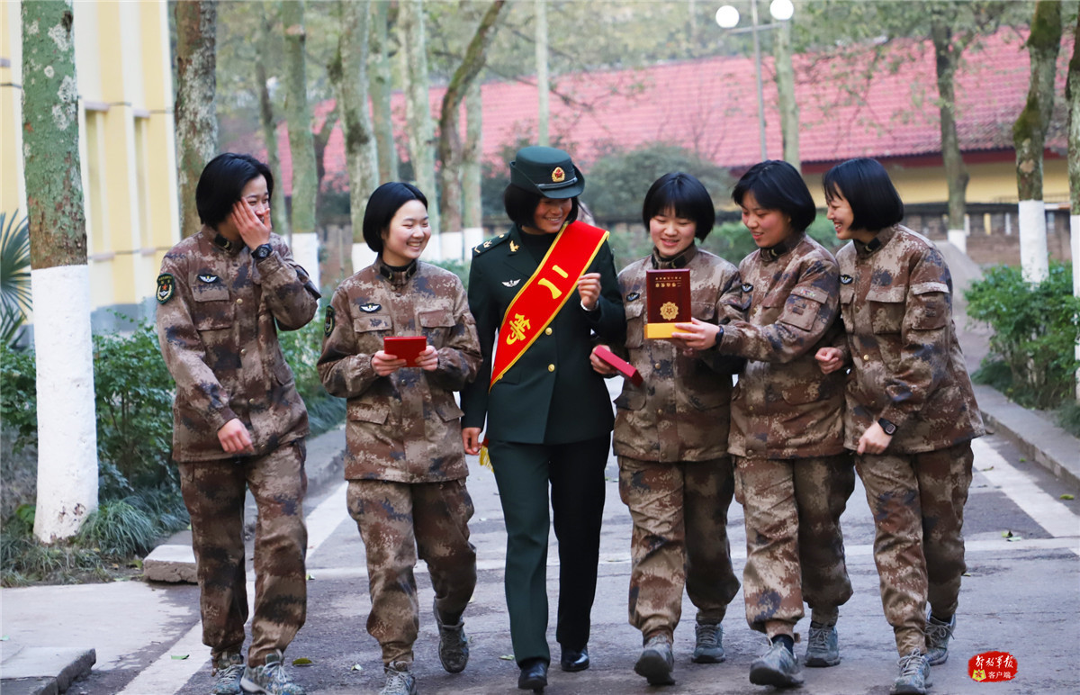 还记得那个一鸣惊人的“女枪王”吗？她立了二等功