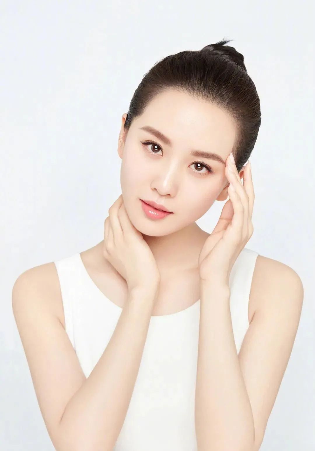 邓紫棋以前穿皮裤的造型,邓紫棋穿粉皮裤的照片