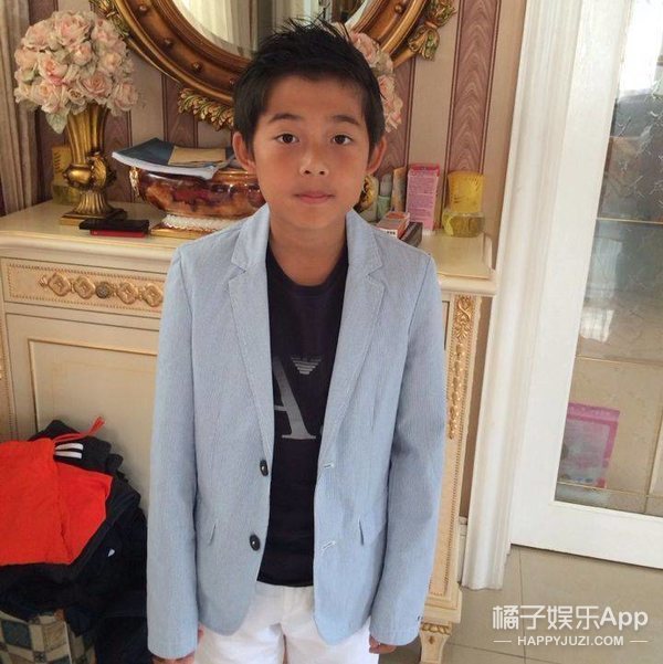 李嗣镕帅气视频,前国脚李明之子李嗣镕颜值