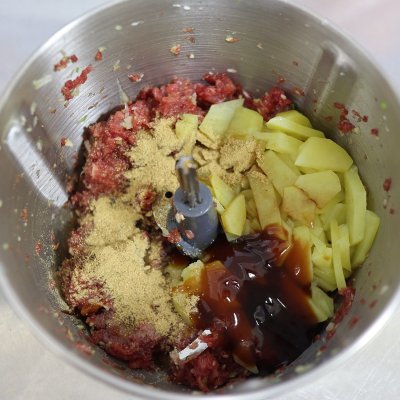 第一美食炸松肉家常做法,老东北美食炸大肉