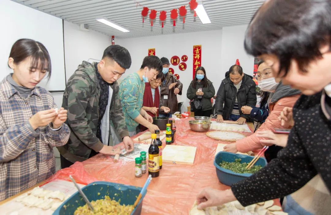 就地过年也快乐,就地过年也同样精彩