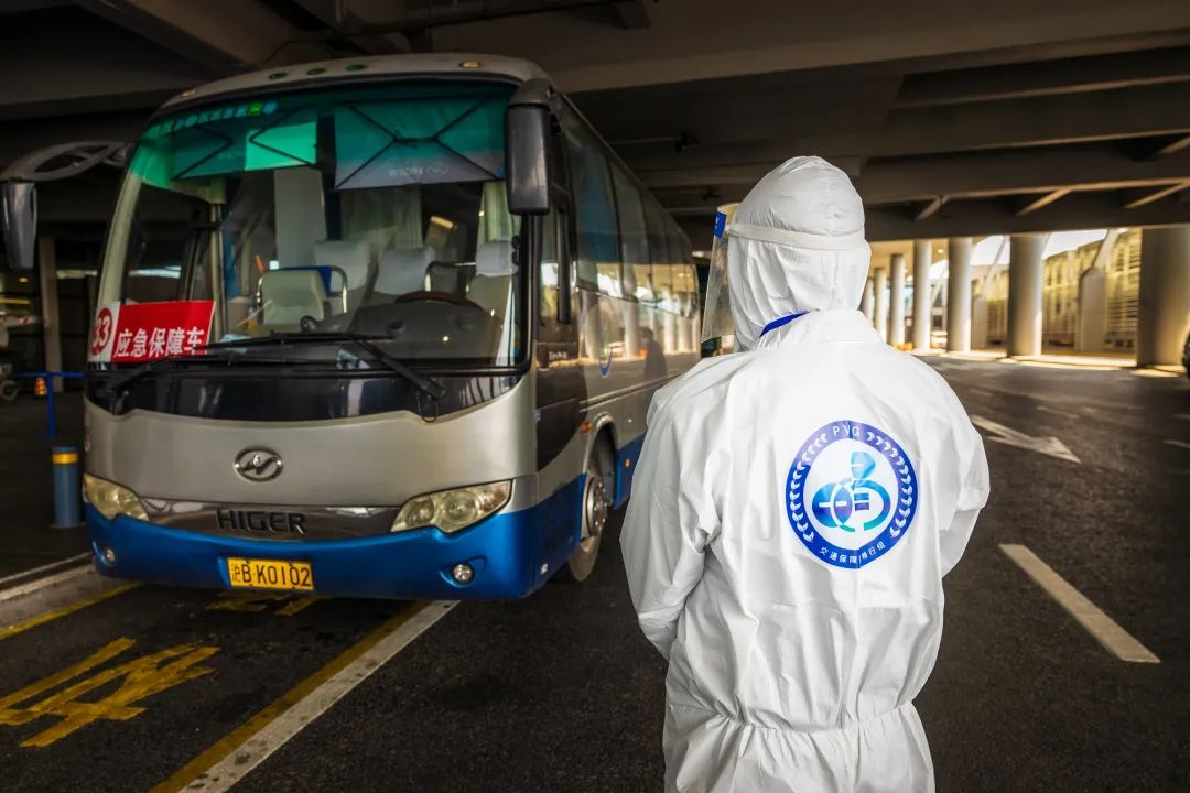 坚守岗位交通人,坚守岗位的交通人