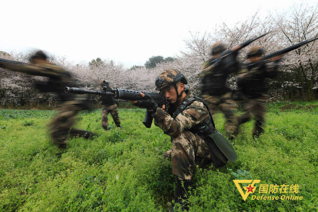 迷彩绿遇到火焰蓝,樱花粉和迷彩绿的交融