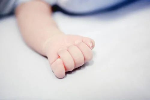 宝宝对润肤霜过敏是什么样,五个月宝宝抹润肤霜过敏怎么办