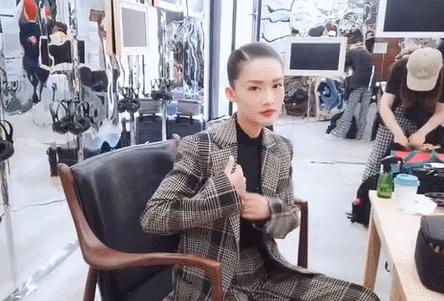 别羡慕，女明星们的蜜桃臀、直角肩，背后可能暗藏玄机