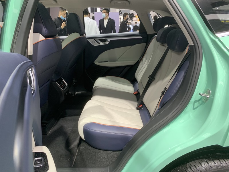 新款起亚嘉华实车曝光,2022丰田皇冠陆放豪华版图片