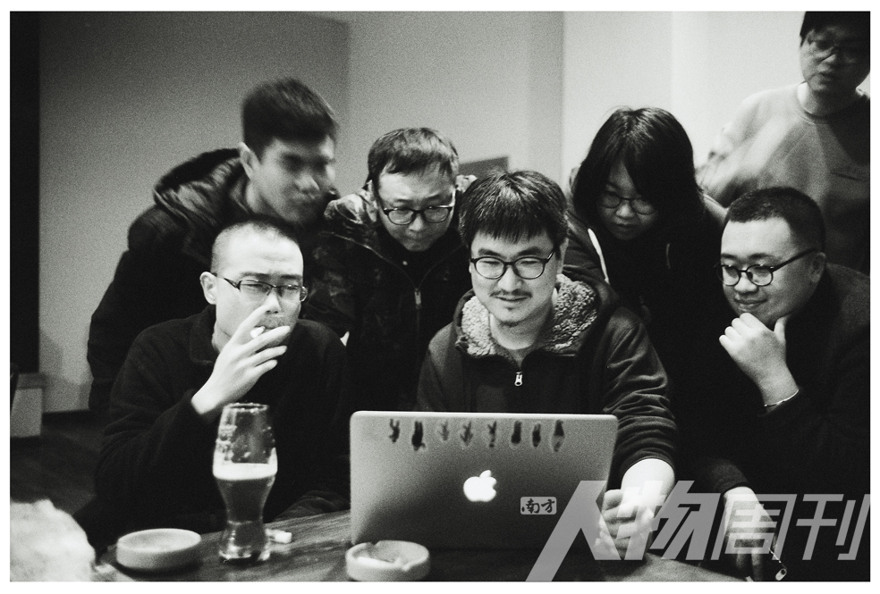 专访万能青年旅店,时代症候里的突围|封面人物