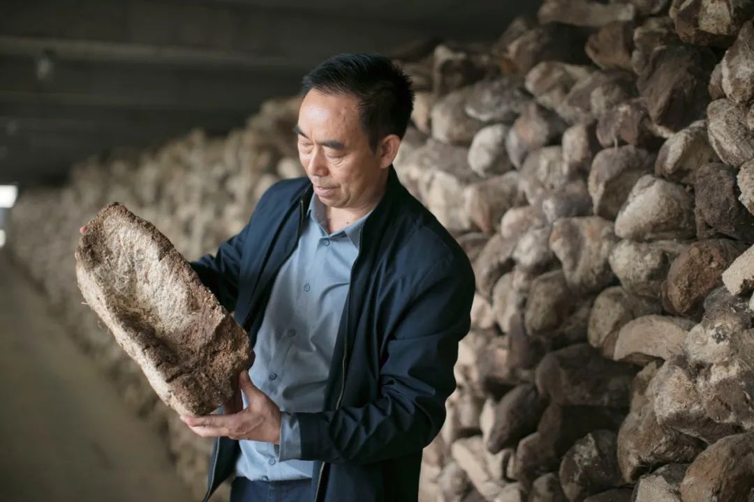 酒的个人名片图片,茅台镇酒老板名单