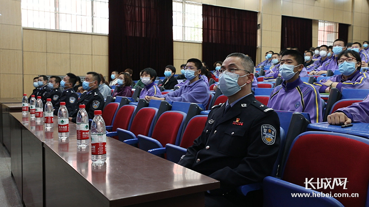 警方防诈小课堂,民警手把手教大学生防诈骗