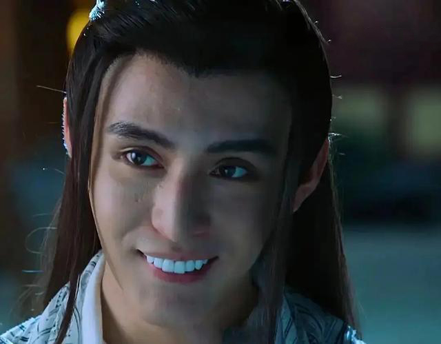 明星做烤瓷牙变凸嘴,明星烤瓷牙凸嘴