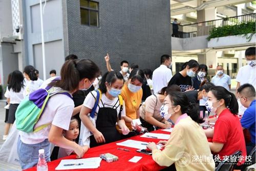 香蜜湖片区新型精品“高中”，深圳明德实验学校开放日吸引近千名市民探访