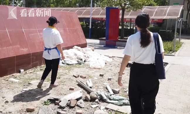 遛狗捡到51万巨款以为是冥币,男孩遛狗捡到100万