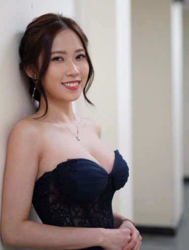 女星吃香肠被烧伤,女星炸香肠二级烧伤