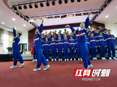 百年伟业红心向*党**长沙这所中学颂歌致敬*党**的百年华诞