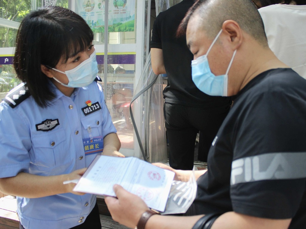 探访西安市业务量最大的户籍室*证办**照片“多拍优选”