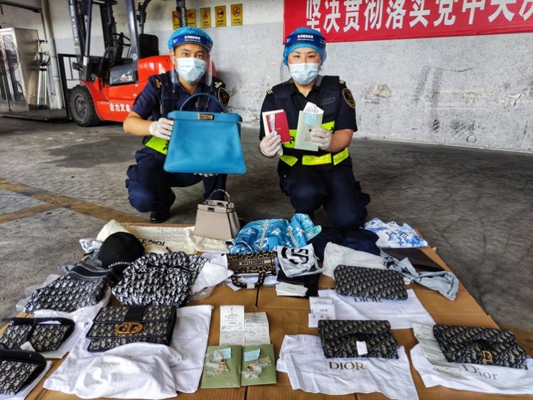 腰缠违禁药物玉器奢侈品,深圳海关近期频频查获货车司机“人肉”带货