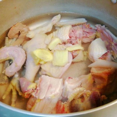 广东海底椰鲍鱼煲鸡汤,海底椰芋头鸡汤