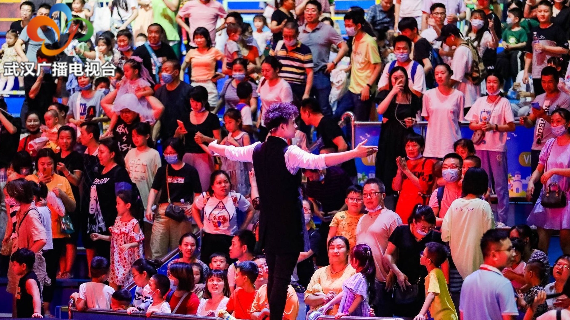 沉浸式魔术剧场秀,极地融晟海洋公园魔术表演