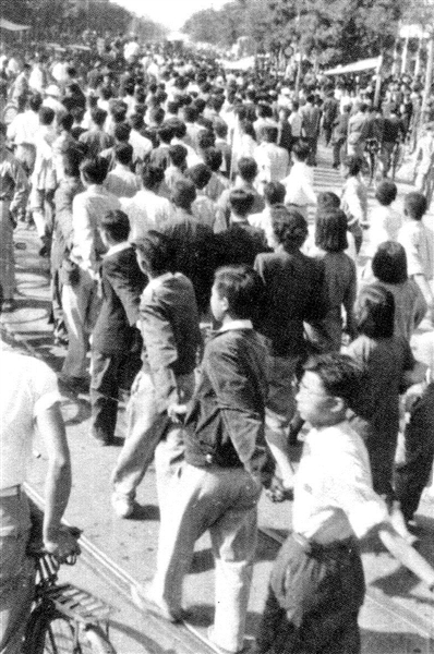 唱歌、朗诵、表演，“双反”*行游**形式丰富醒民众宣传、纠察、救护，“第二”阵线组织严密培干才