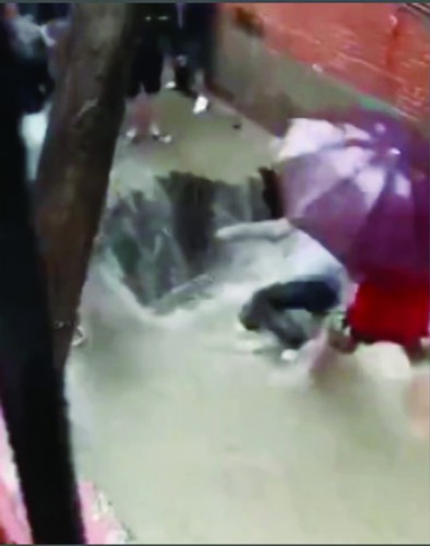 救5人遇难者同伴讲述救人过程,救人落水5人后续