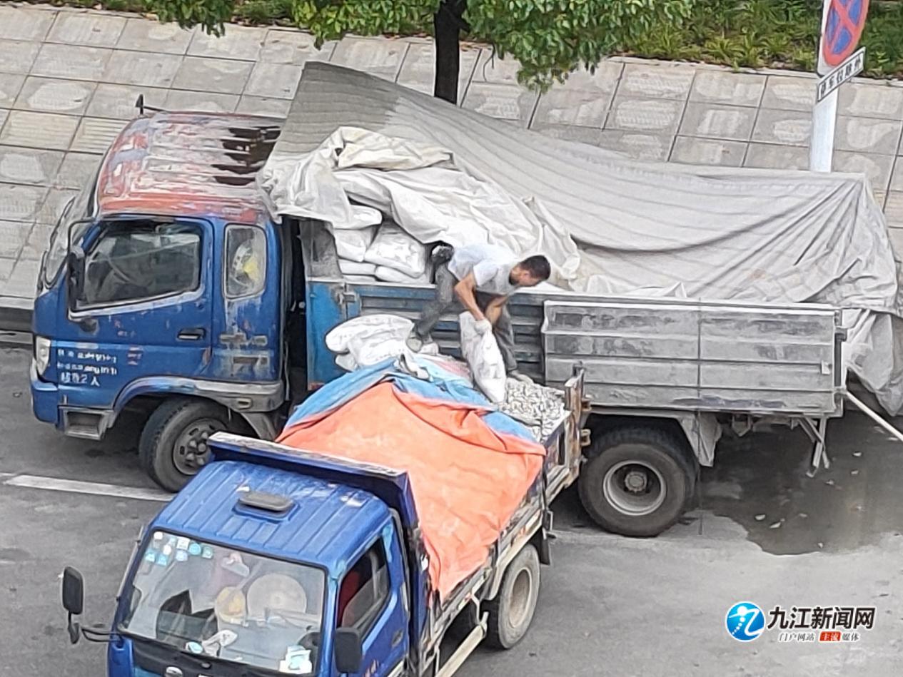 路边惊现神秘车,九江神秘车视频
