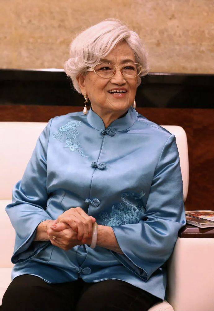 越剧著名演员王文娟个人简历,越剧泰斗王文娟死于哪年