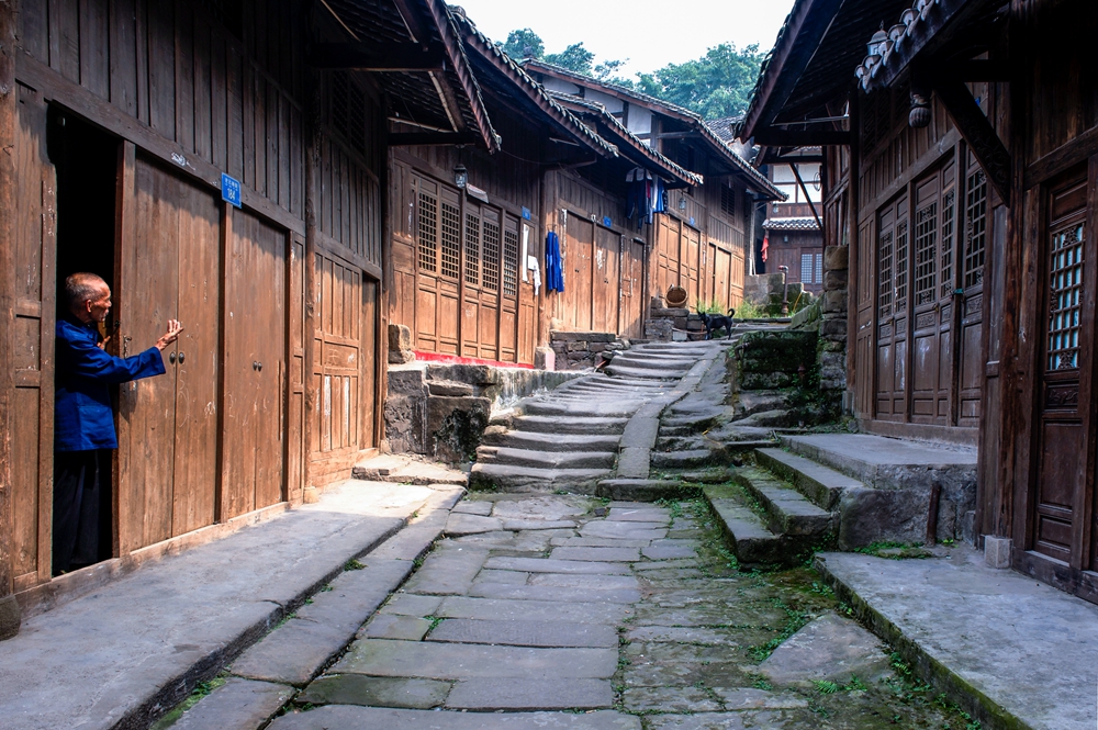 俯瞰万里长江第一桥及美丽的夜景,实拍万里长江第一城