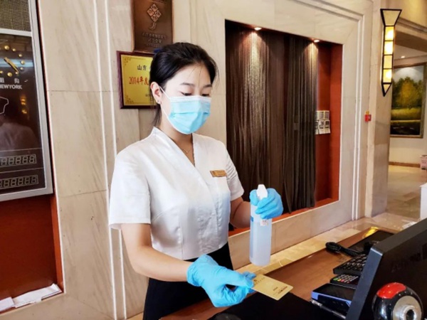 坚守一线抗击疫情,向支援一线抗击疫情的人员致敬