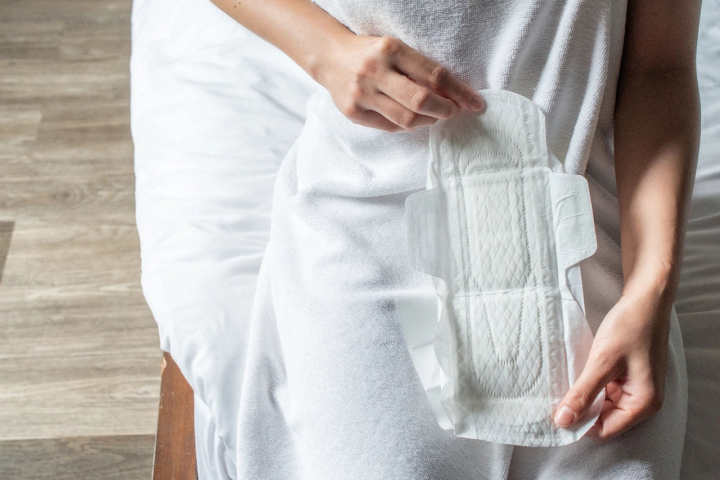 初中女孩经期没来怎么办,初中女孩姨妈不正常来是什么原因