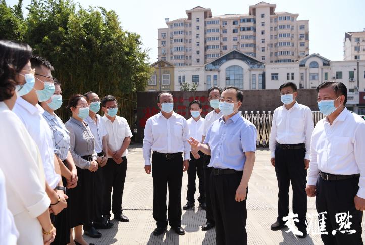 吴政隆在连云港看望慰问教师向新时代的筑梦人致以节日问候崇高敬意