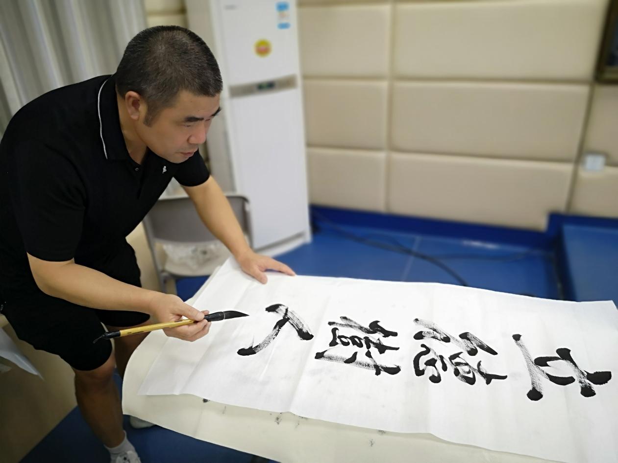 书法文化进校园翰墨飘香润师生,翰墨飘香书法艺术进校园