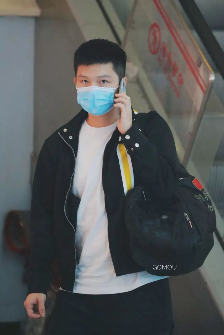 运动员穿的衣服品牌,之前运动员都穿什么品牌