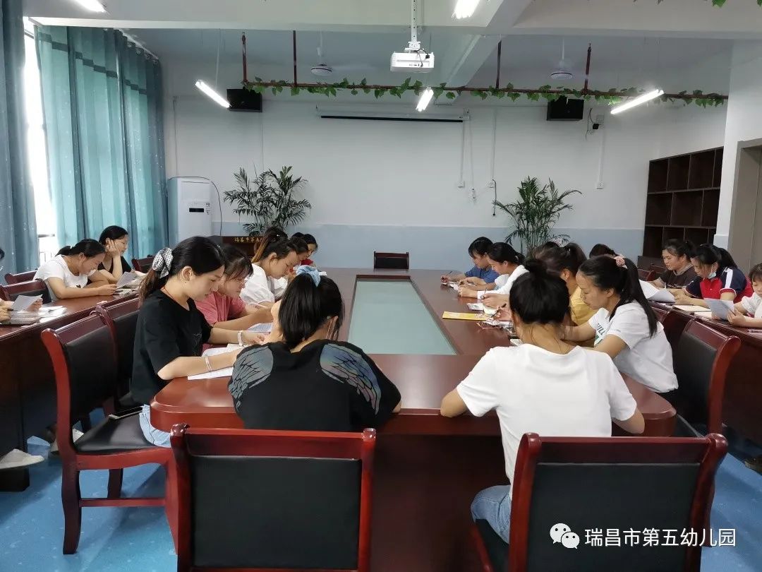 幼儿园普通话推普活动宣传图片,幼儿园普通话推普周活动简报