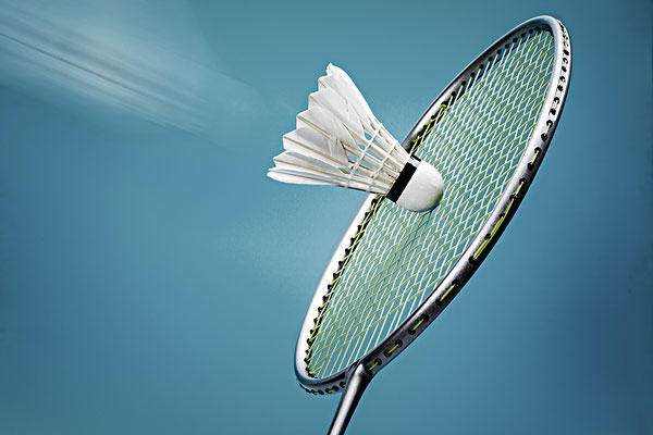 初学者买羽毛球拍买啥样的好,初学者买哪个牌子的羽毛球拍好