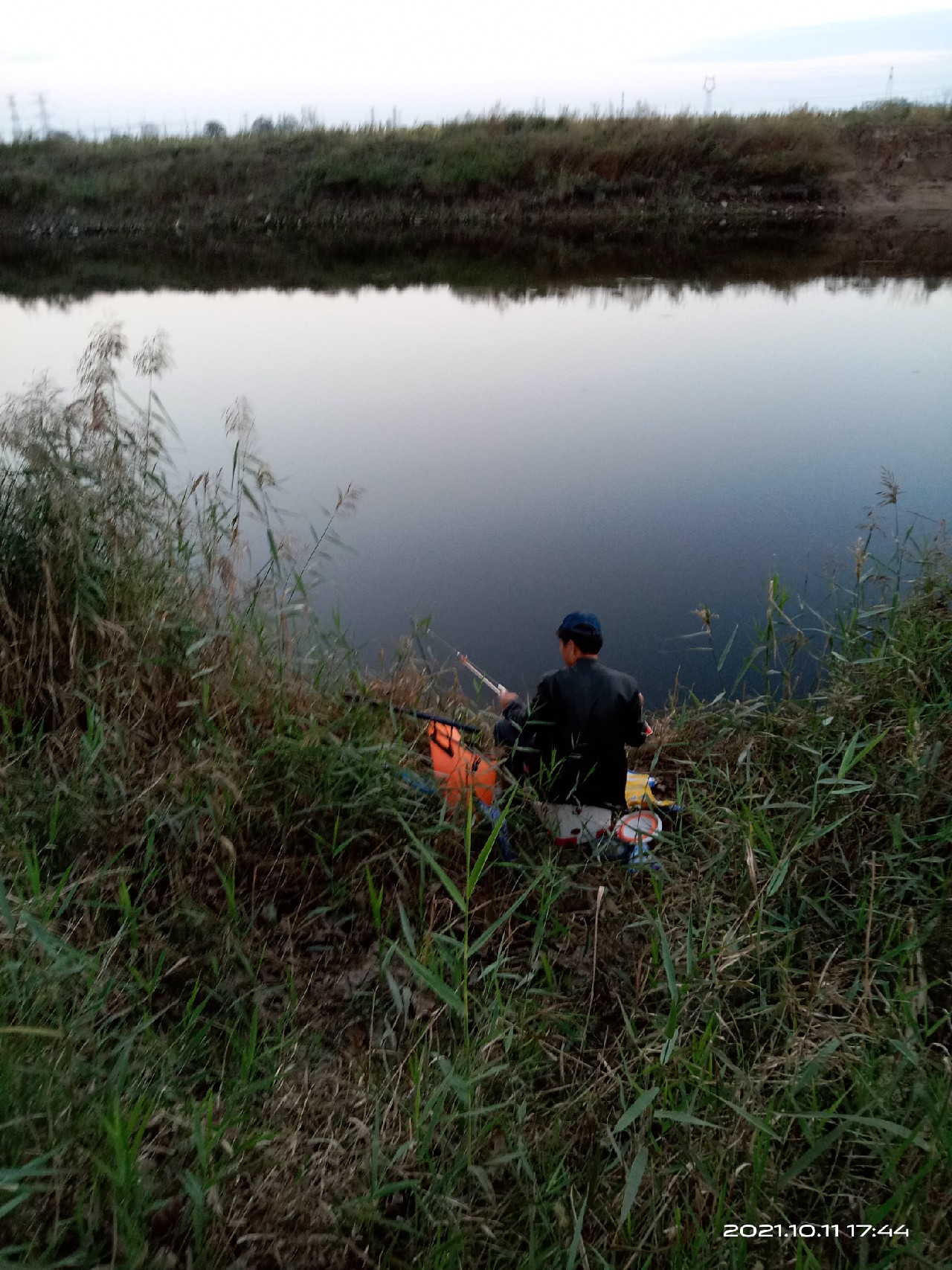 夜钓走水太厉害漂立不起来,夜钓鱼起浮到水面了怎么钓