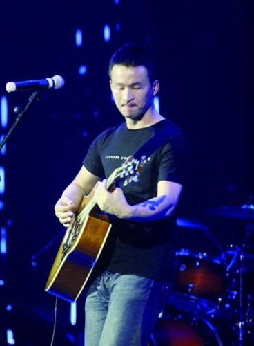 旭日阳刚落魄街头卖唱,旭日阳刚草根歌星组合