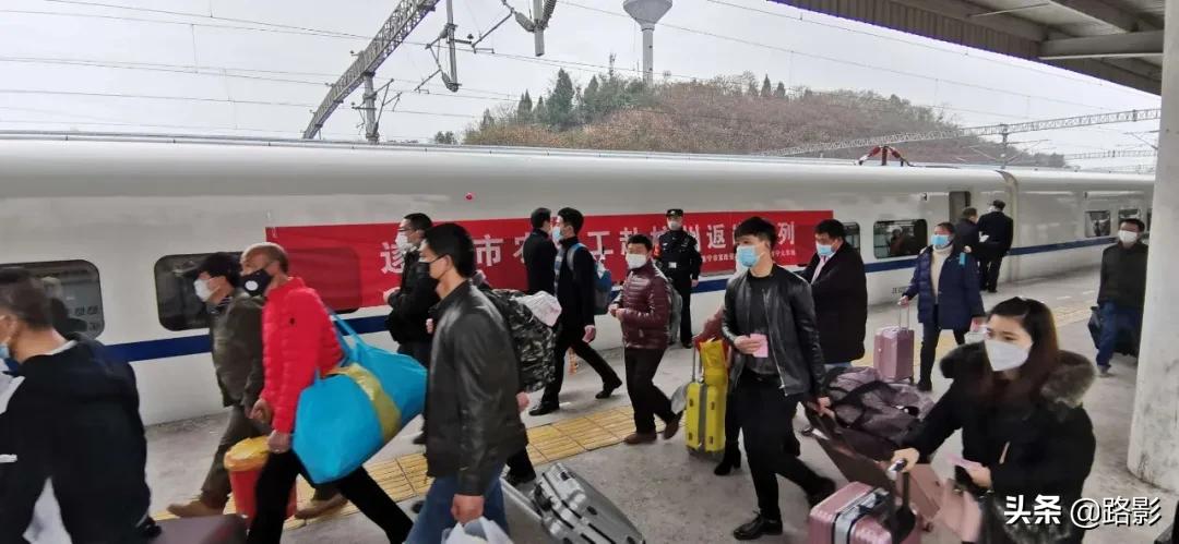 抗击疫情守护平安摄影征稿,战疫情保春运铁路警察在行动