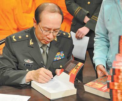 初中毕业的少将金一南，花15年写50万字《苦难辉煌》，为铭记英雄