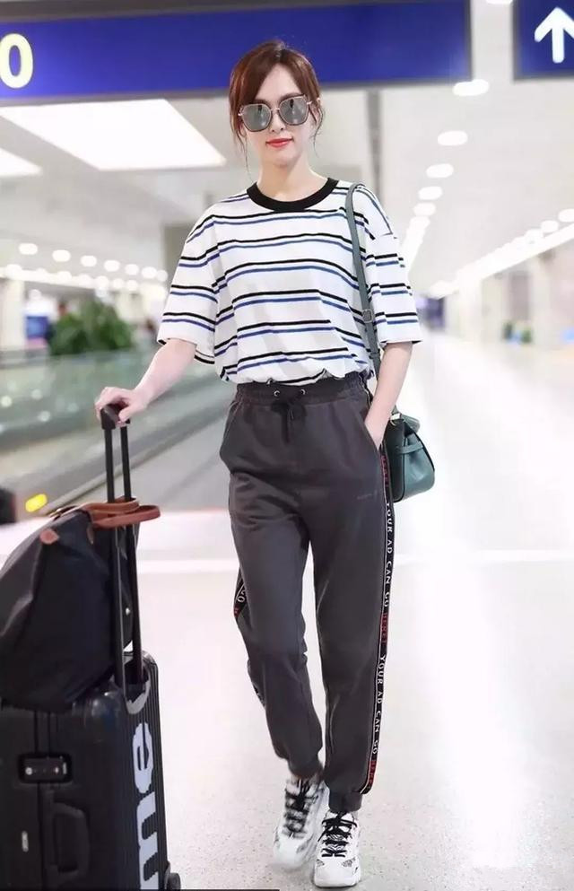 明星穿缩腿裤,明星穿宽腿条形裤